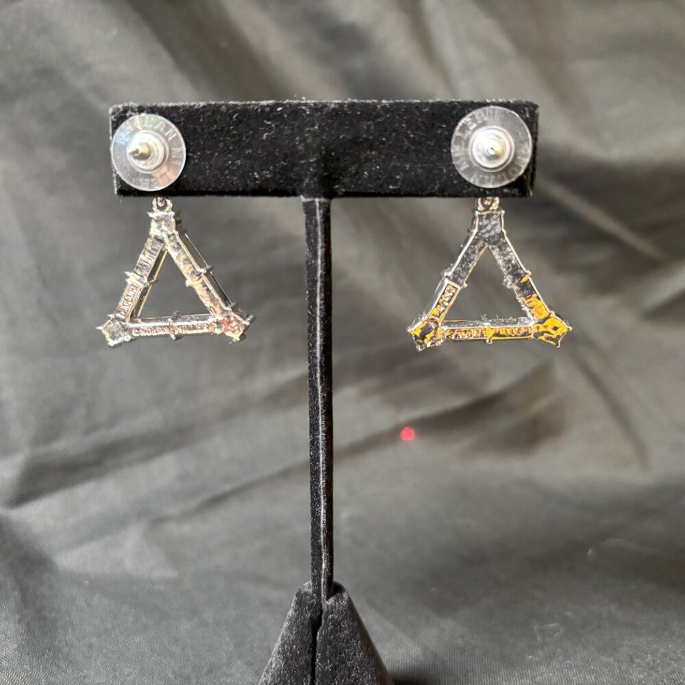 Vintage, Signed Noland Miller Triangle  Earrings.  Price DropDiscount Shipping - Picture 2 of 2